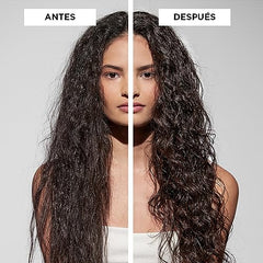 Curl Manifesto Refresh Absolu spray provides defined bounce and frizz reduction on textured curls