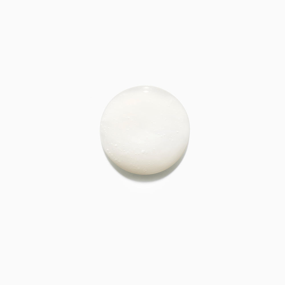 KÉRASTASE Discipline Bain Fluidealiste wet-hair-scene demonstrates anti-frizz protection in humidity.