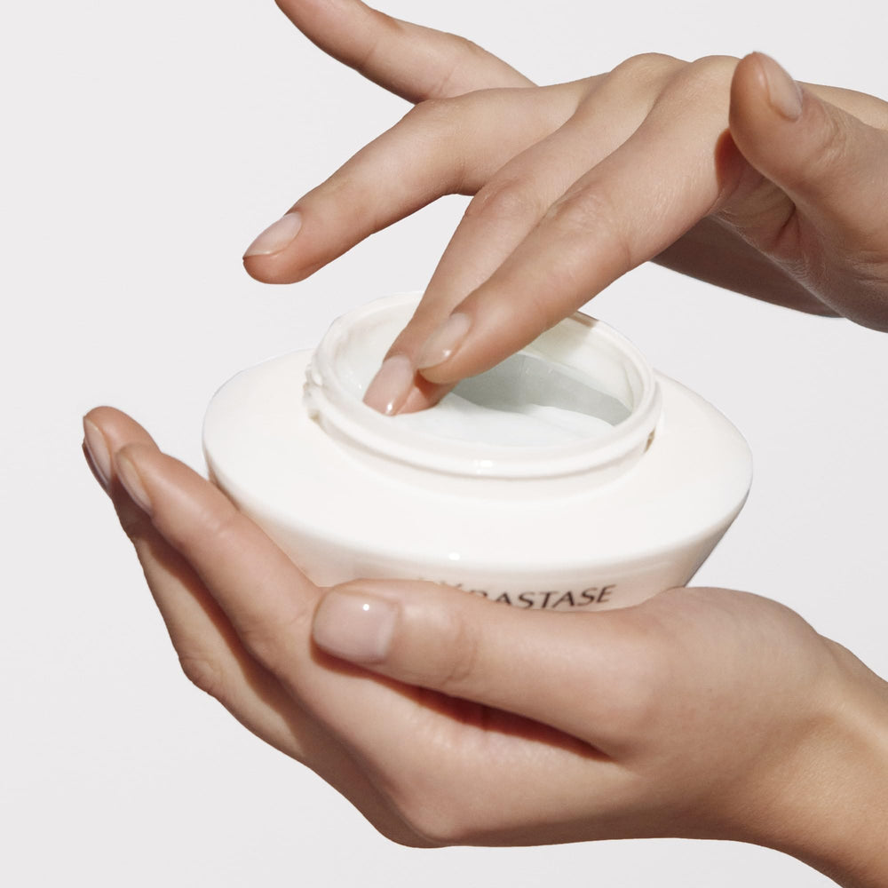 KÉRASTASE Masquintense Riche texture swatch—creamy mask texture for smooth, radiant finish.