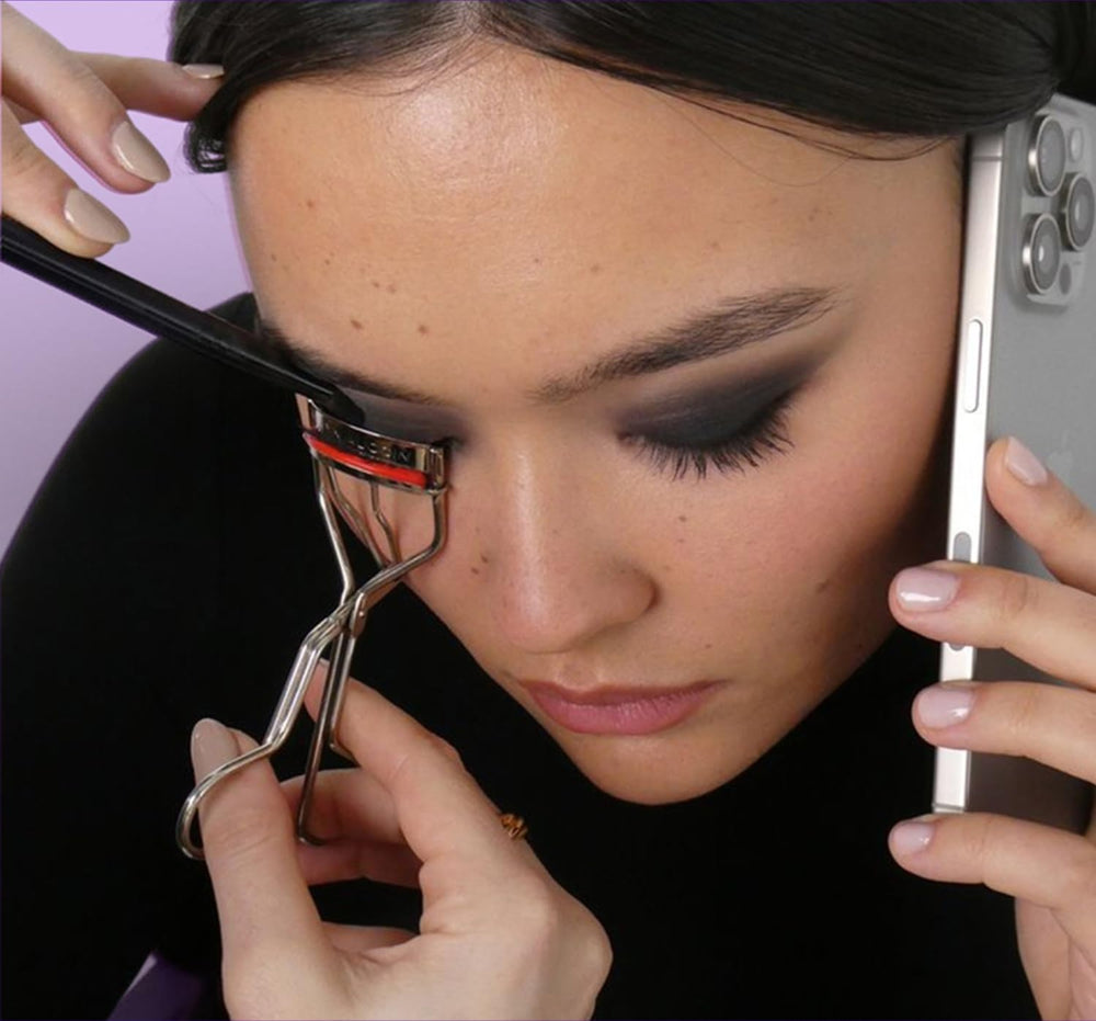Kevyn Aucoin before and after with mascara demonstrates curl enhancement.