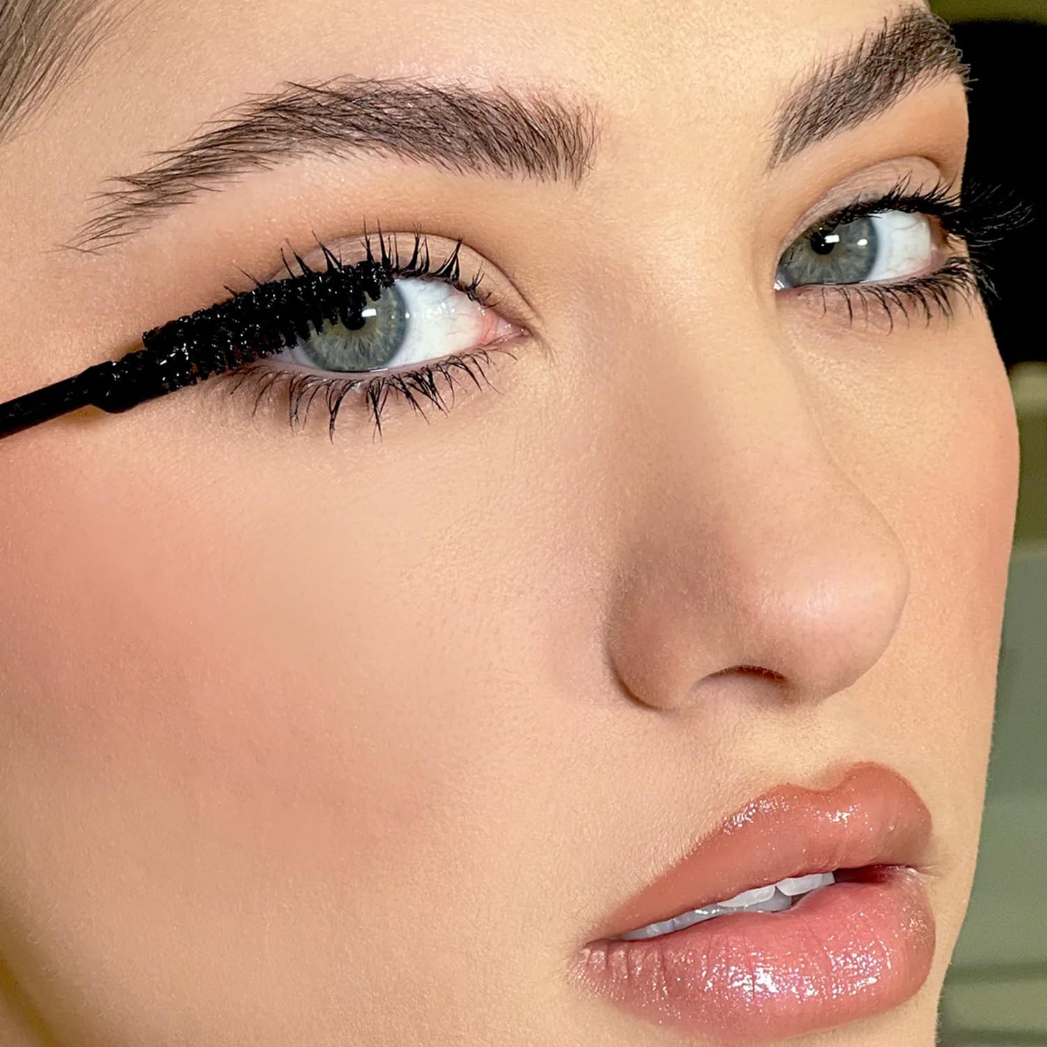 Kevyn Aucoin The Curling Mascara lashes-before-after highlights lifted, separated lashes