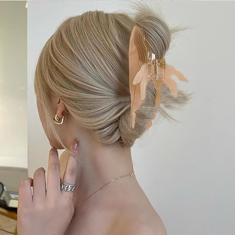 KIGOTWIN travel-friendly blue hair clip is lightweight for on-the-go styling.