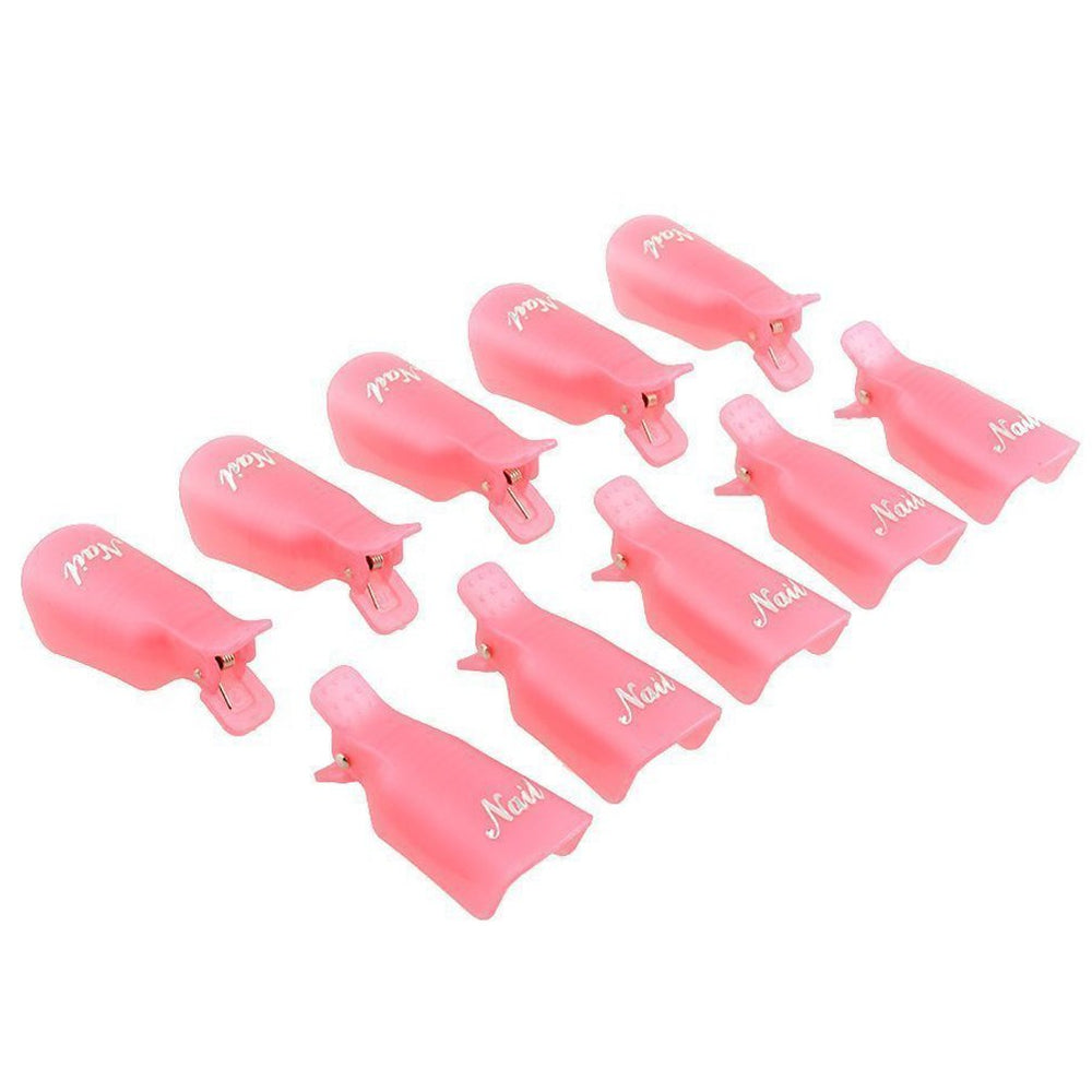 Kingmas clip in action removing gel nails with soaking pads for efficient polish removal.