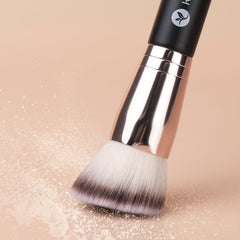 KINGMAS foundation brush dense bristles grip powder for precise buffing.