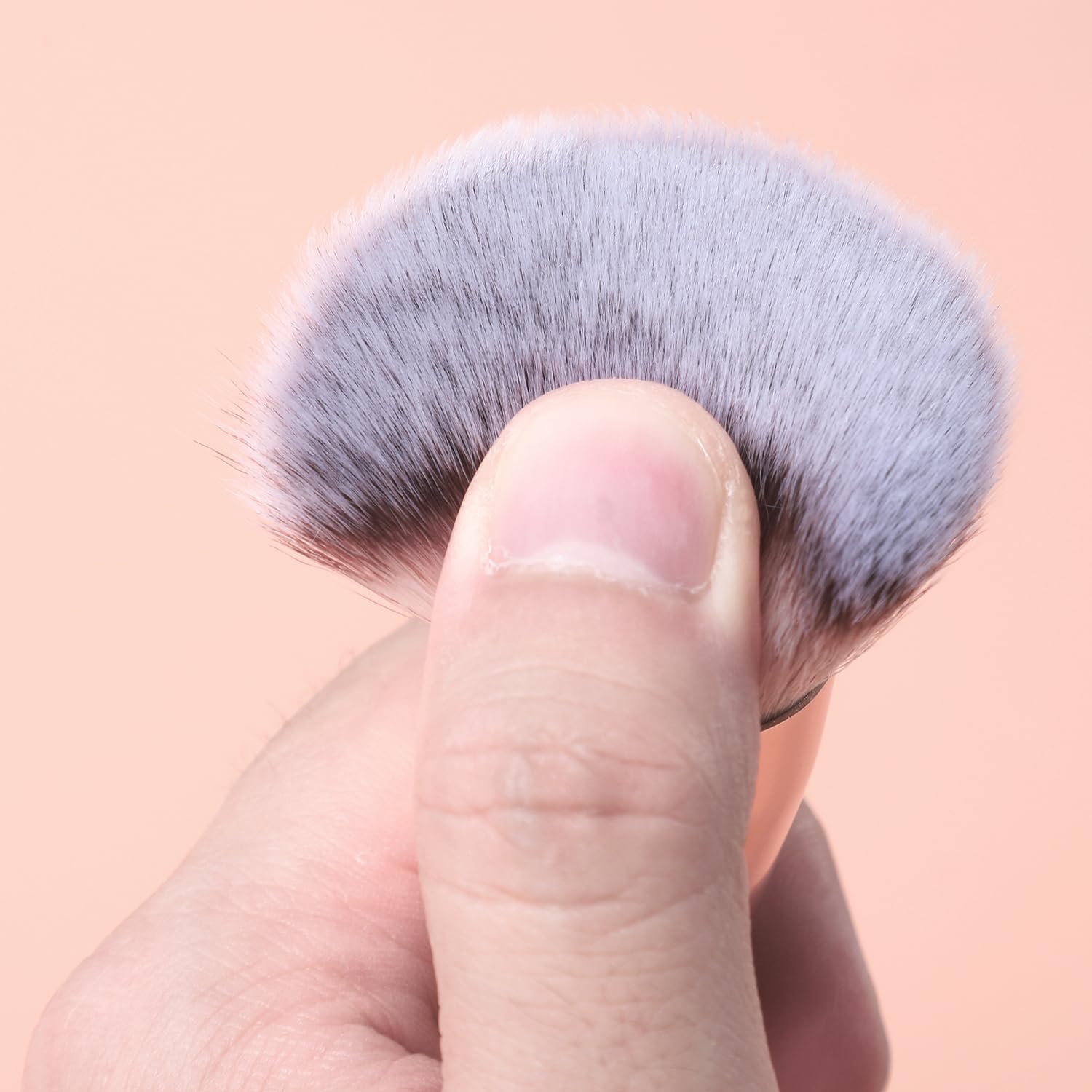 KINGMAS foundation brush powder buffing end delivers even setting.