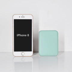 Kintion pocket mirror LED light on illuminates skin for flawless application.