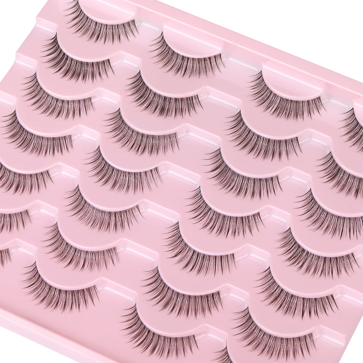 Kiromiro wispy pack image illustrates reusable short lashes for versatile daily wear.