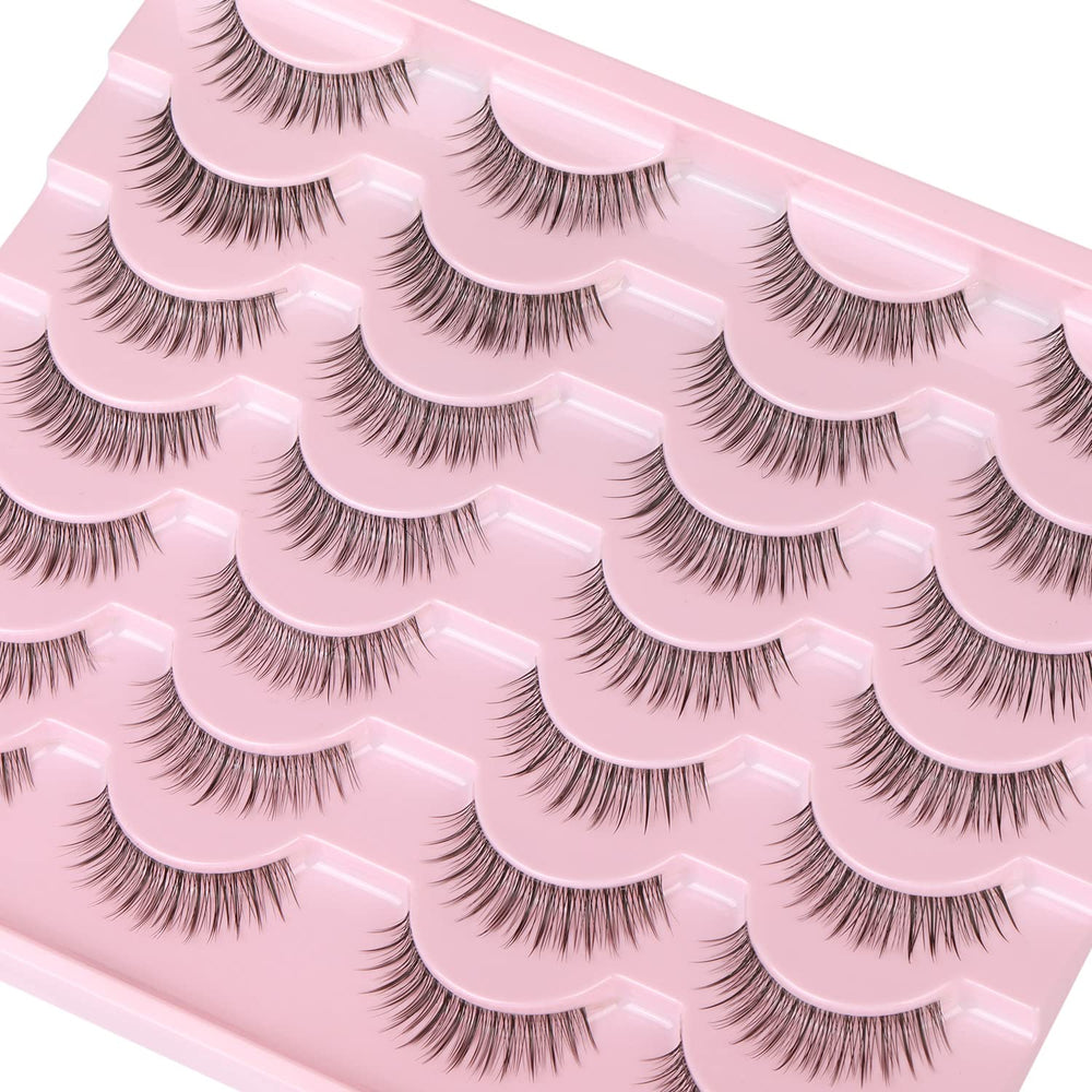 Kiromiro wispy pack image illustrates reusable short lashes for versatile daily wear.