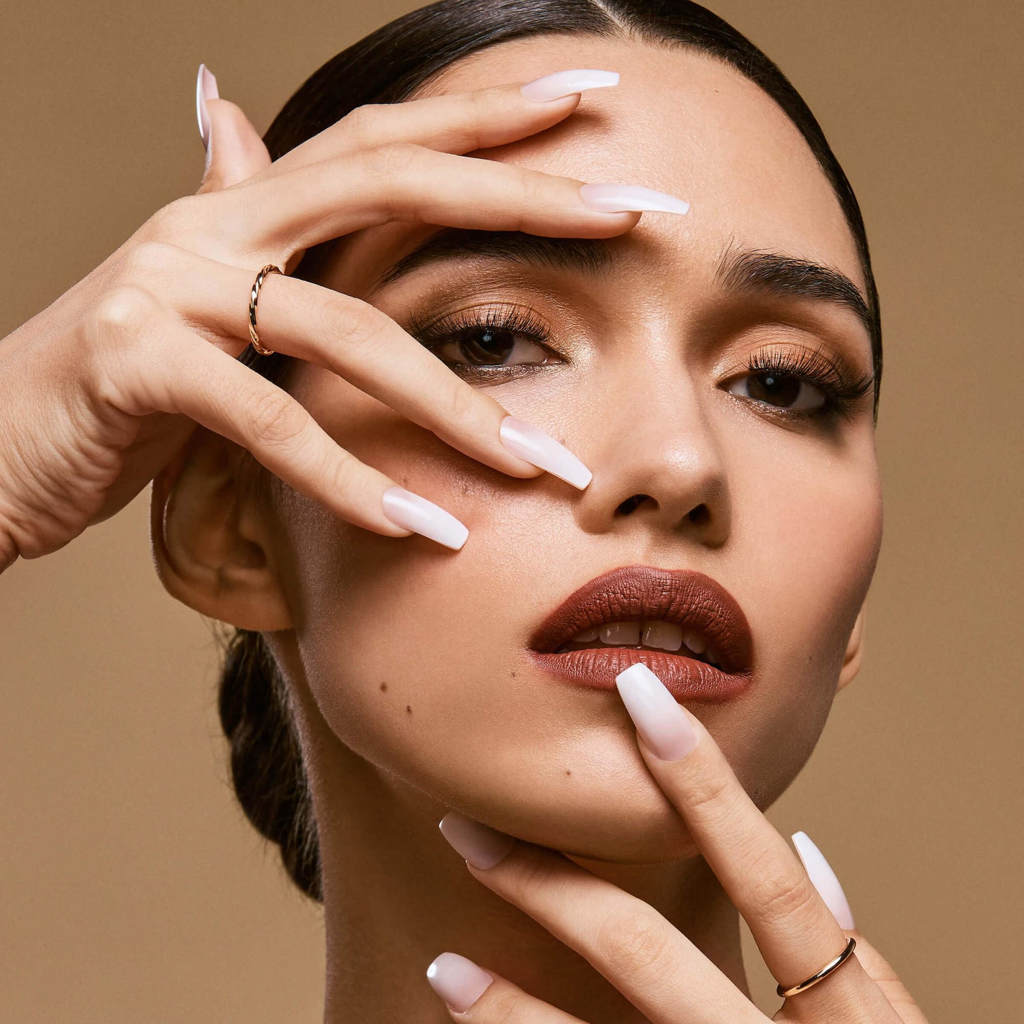 KISS Classy nails manicure-stick included for clean nail prep