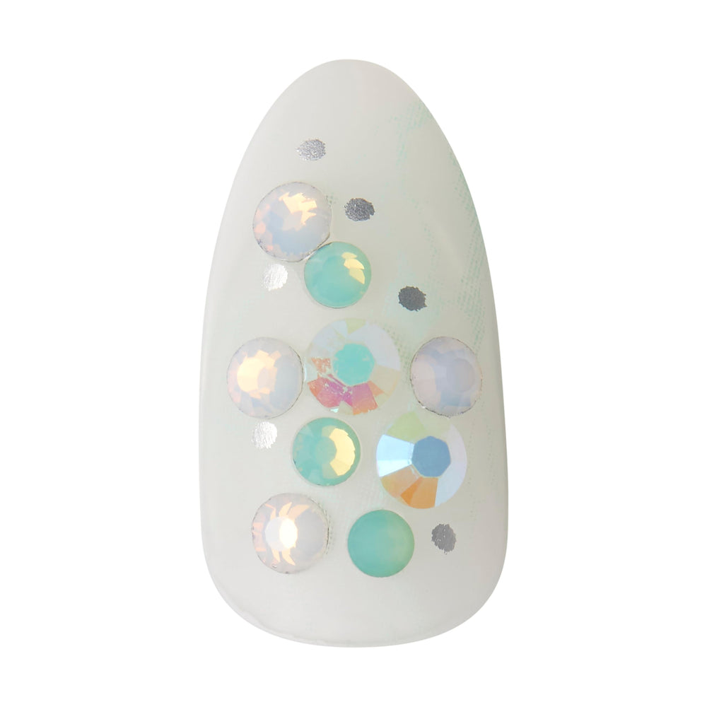 KISS imPRESS Evergreen mint green color on nails with subtle gloss