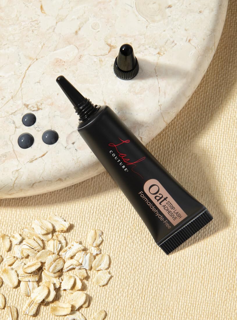 KISS Lash Couture applicator tool included with adhesive for easy setup.