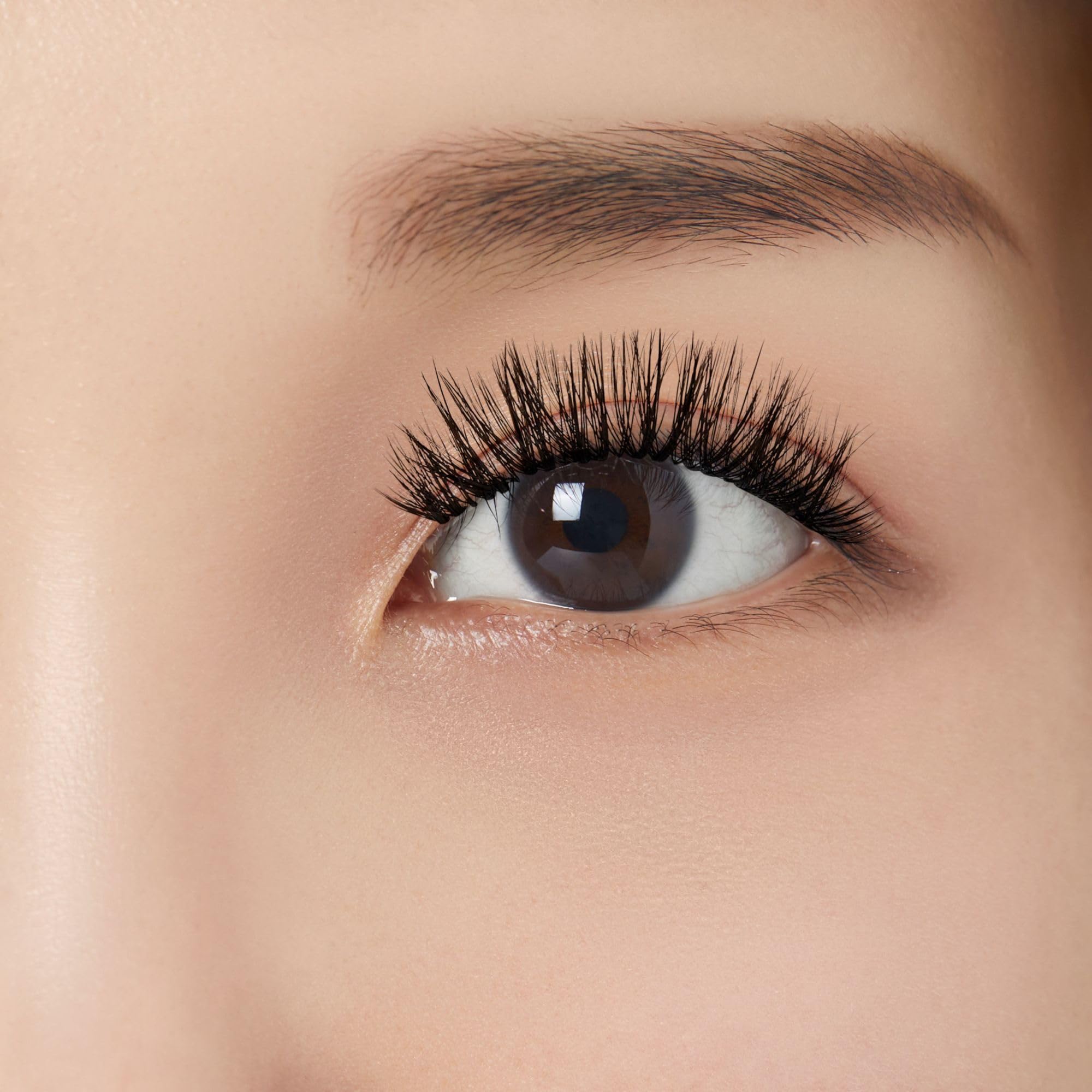 KISS Lash Couture LuXtensions laser-cut technology creates precise lash edges.