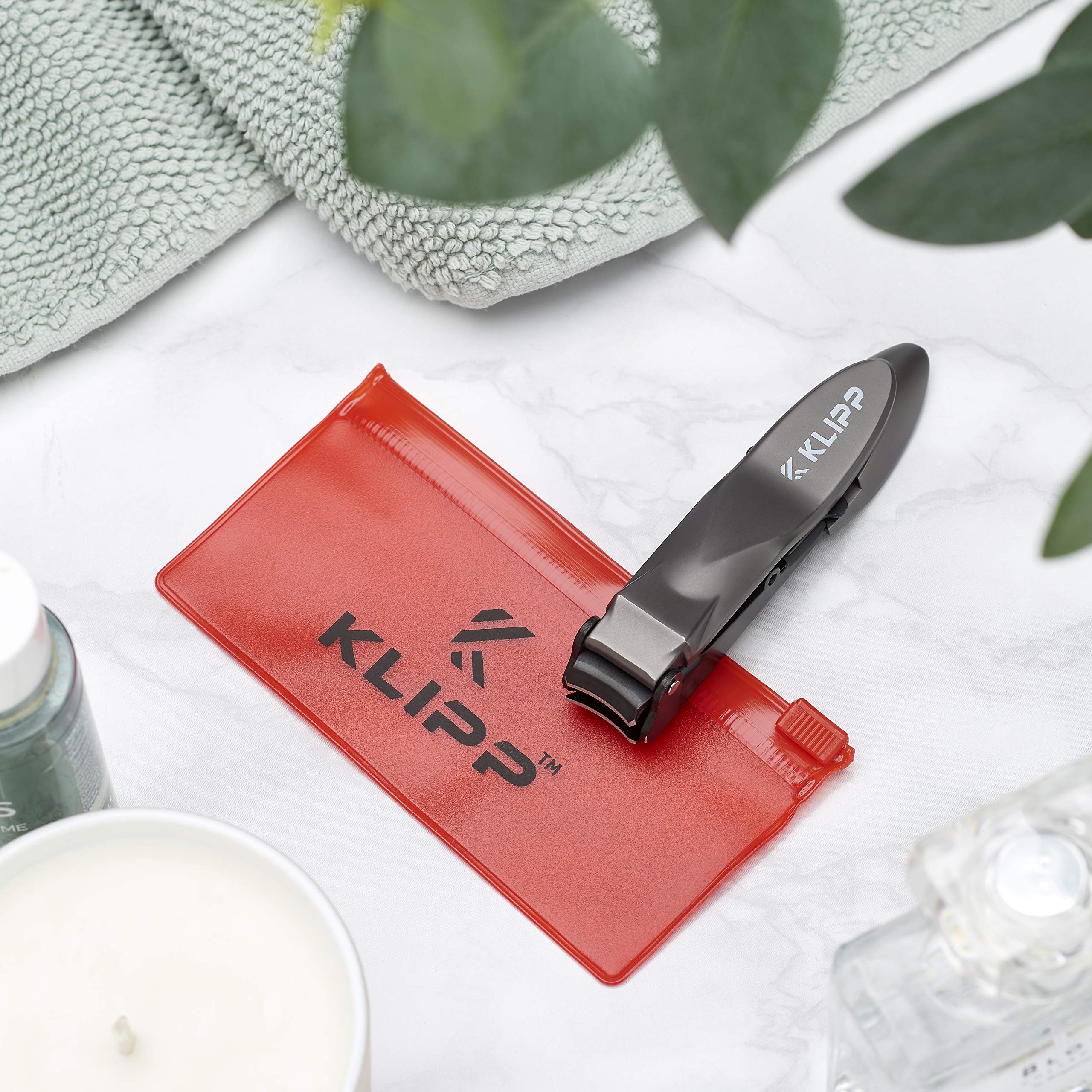 KLIPP ziplock pouch protects the clippers between uses for hygiene and portability.
