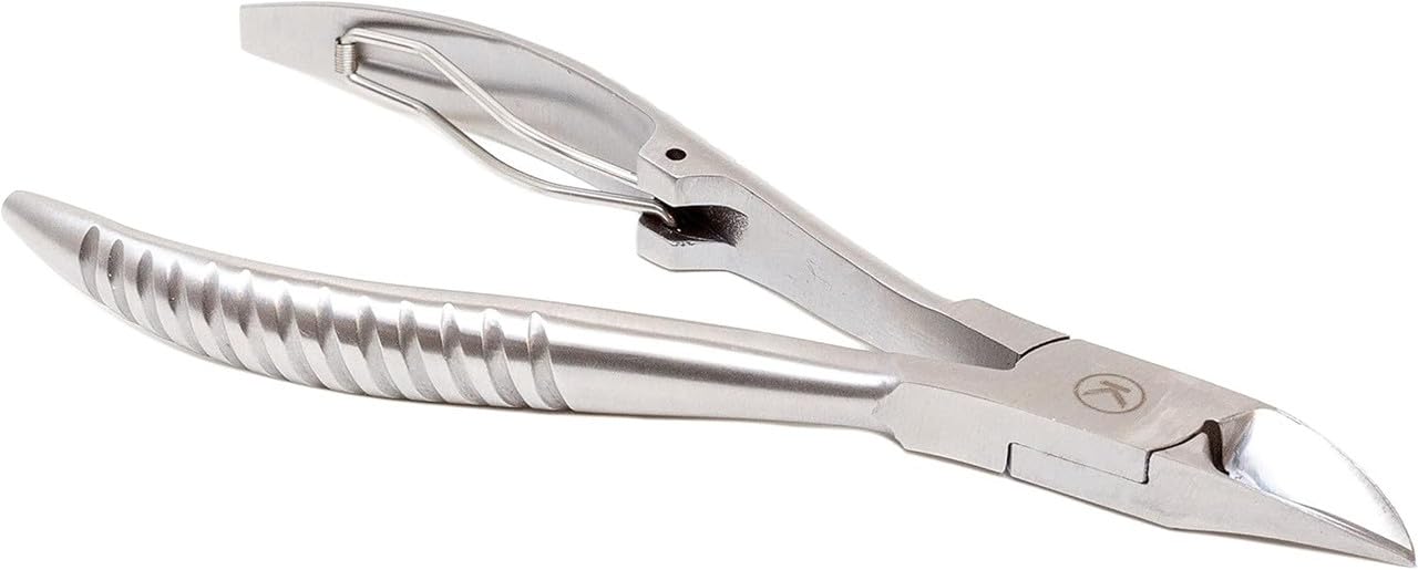 Kohm ingrown toenail clippers wide jaw opening shown cutting thick nails without cracks.