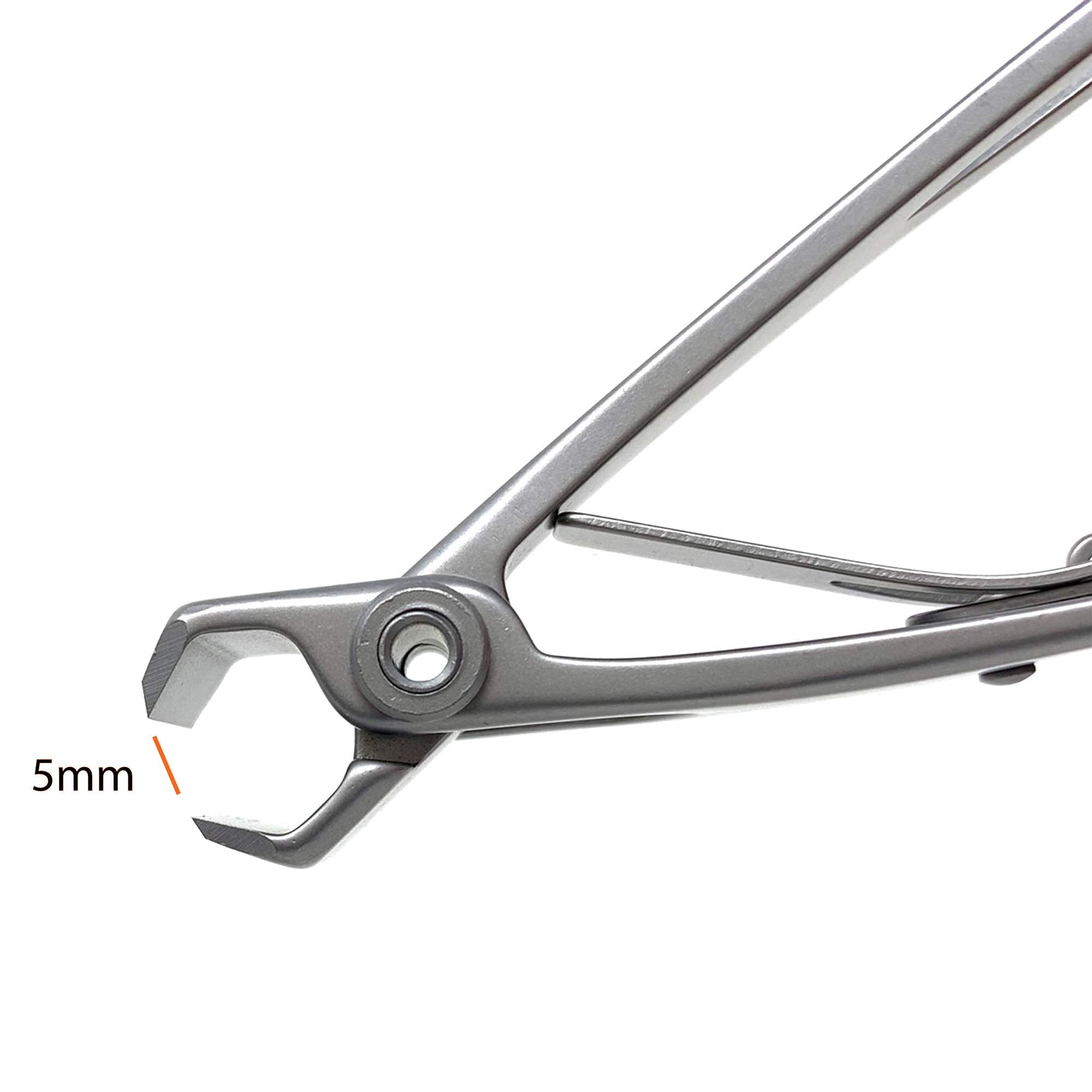 KOHM nail clippers ergonomic matte grip provides secure, comfortable handling.