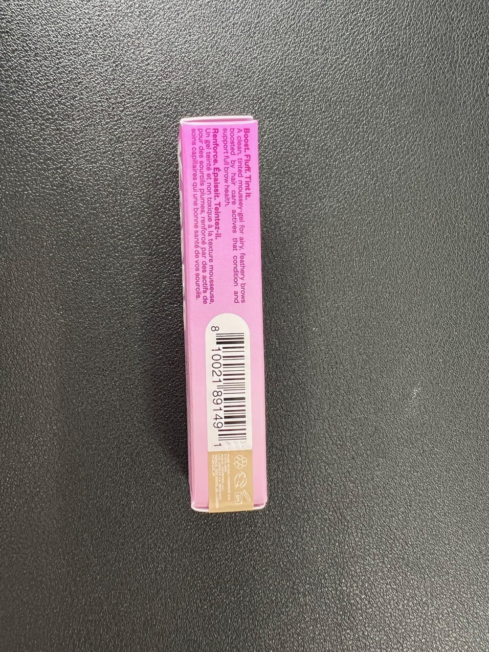 Aceite de ricino al 5% en Kosas Air Brow Gel que cuida el vello de las cejas.