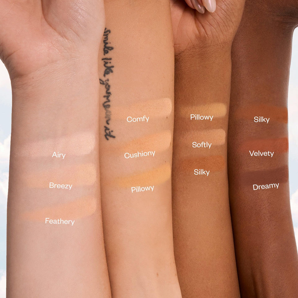 Kosas Cloud Set compact open highlighting portable design for quick touch-ups.