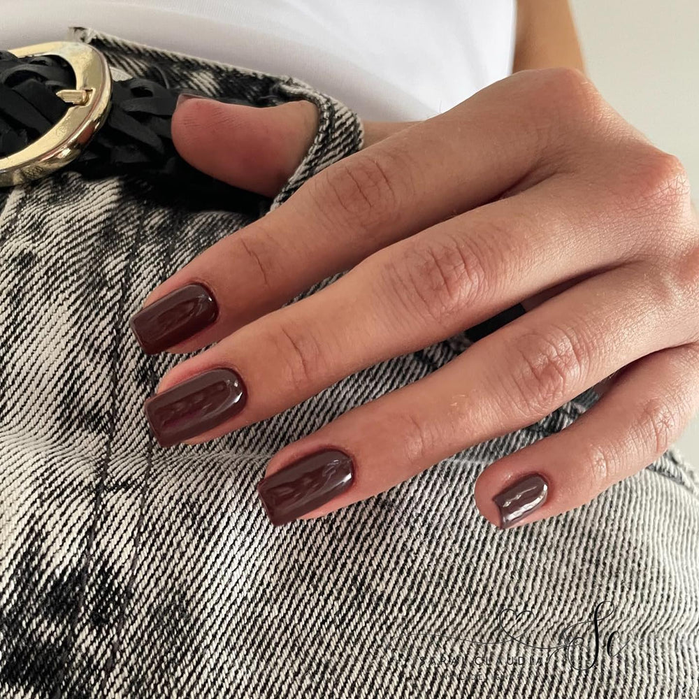 KQueenest short coffin nails on fingertips for natural, comfortable wear.