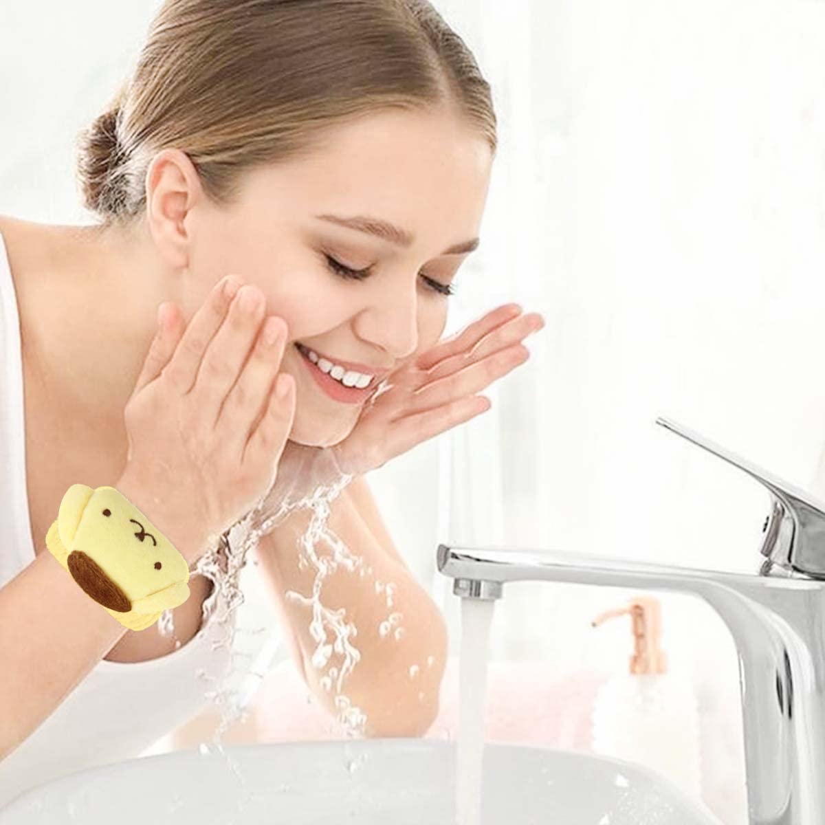 Kugiter kawaii headband set adds cheerful style to bathing and spa.