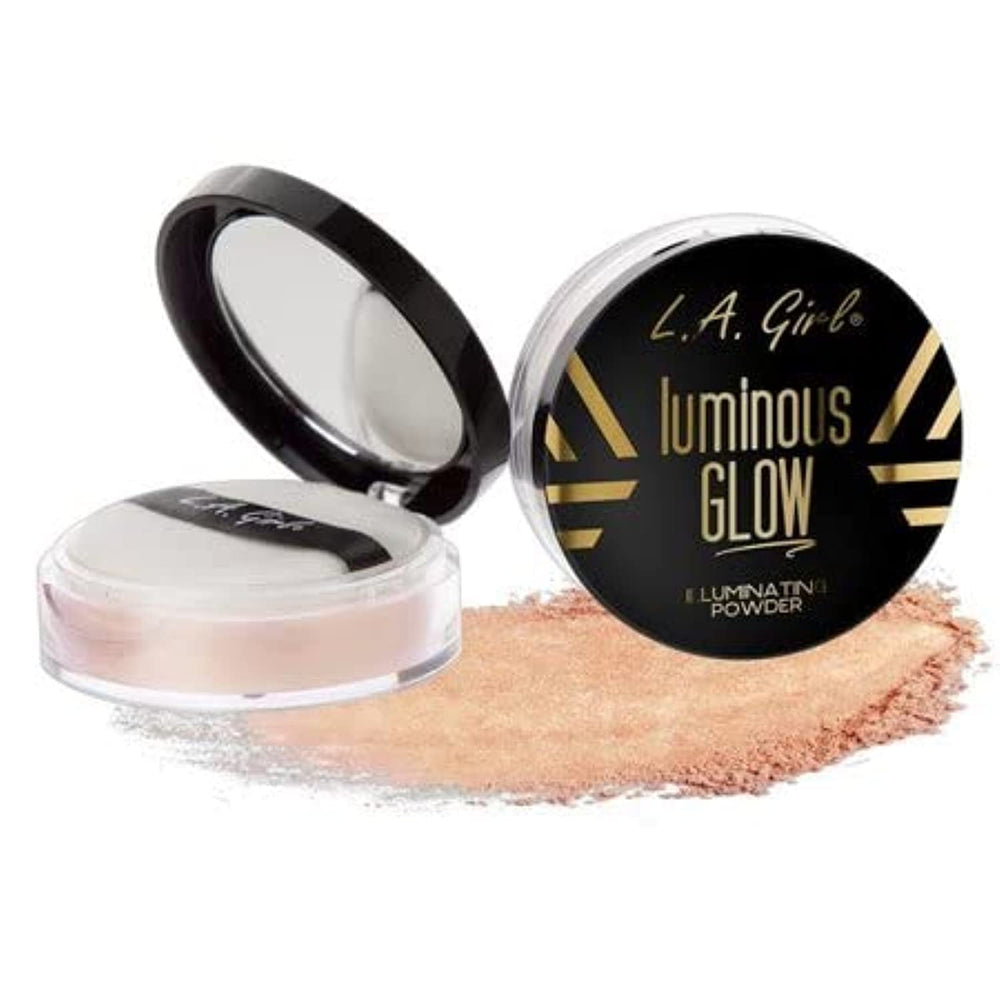 Aplicación suave del polvo iluminador para realzar la luminosidad en la piel.