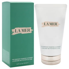 La Mer The Essence Foaming Cleanser foam lather close-up promotes thorough dirt removal and fresh feel.