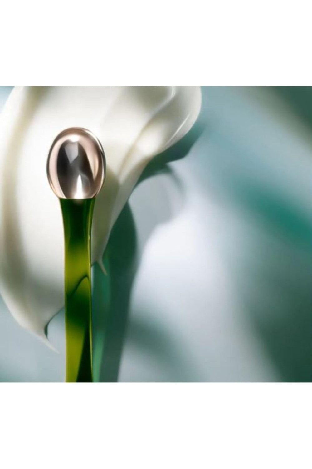 La Mer Eyes The Eye Concentrate applicator image highlighting precise application for delicate eye areas.
