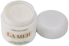 La Mer packaging cap close-up highlighting luxury daytime skincare
