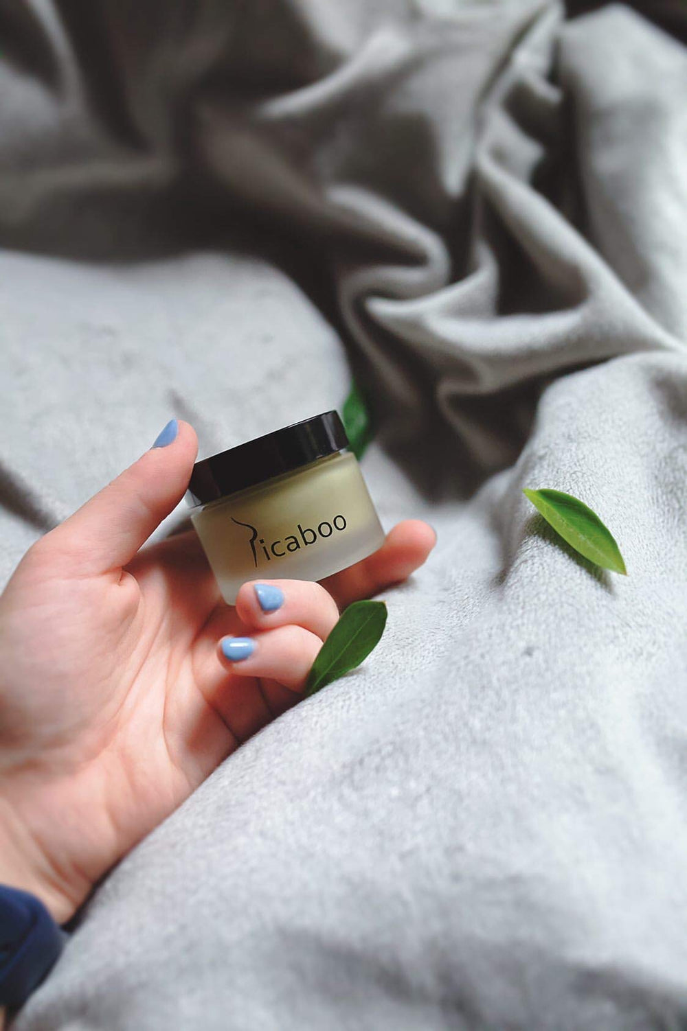 La Parea Wellness Candelilla Wax forms a gentle protective barrier on skin.