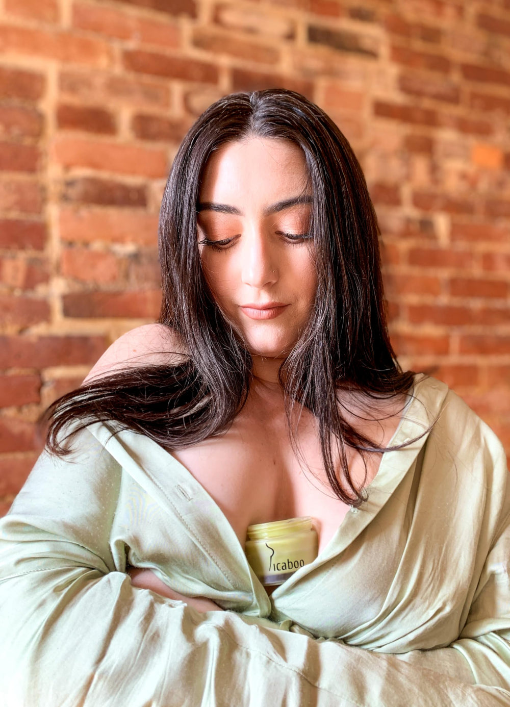 La Parea Wellness under-breast rash close-up demonstrates calming relief after use.