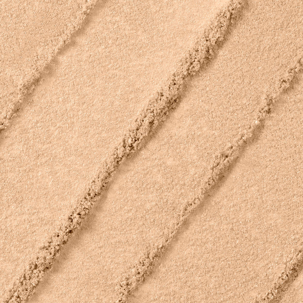 Lancôme Color Design Filigree Shimmer compact shows rich pigment swatch for easy on-the-go application.