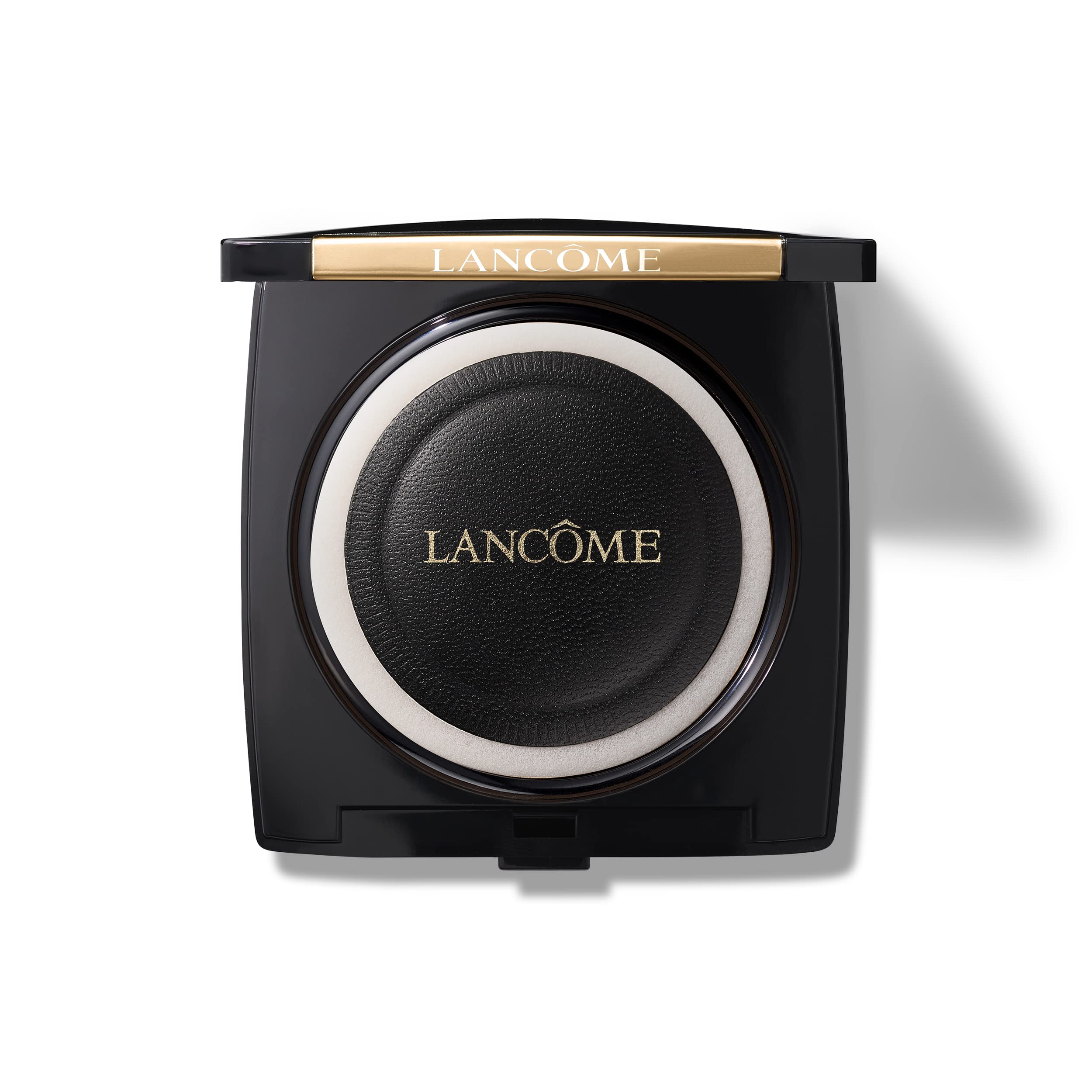 Lancôme Dual Finish dry-application texture close-up illustrating versatile powder use.