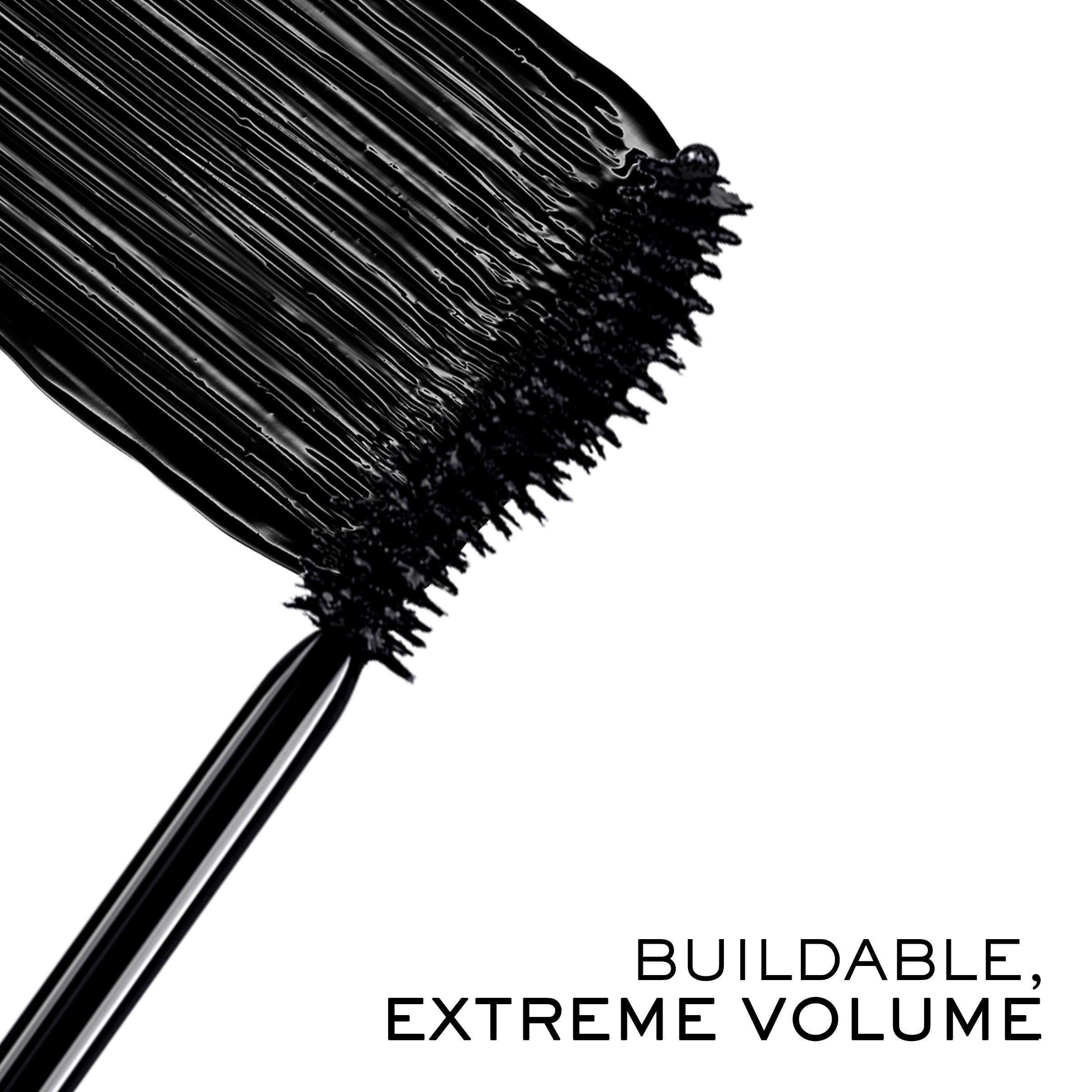 Lancôme Hypnôse Drama Extreme mascara brush close-up showing full-root coverage.