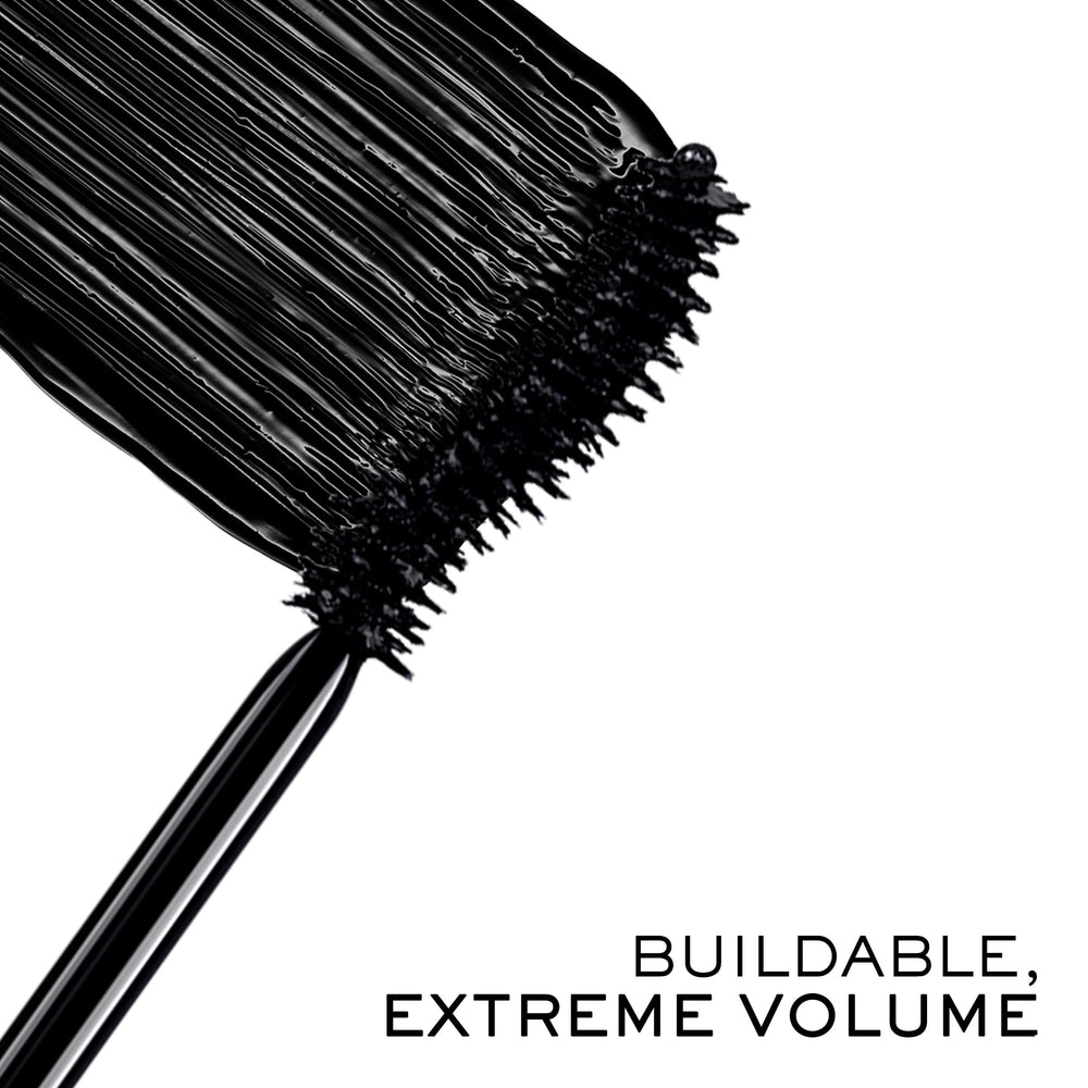Lancôme Hypnôse Drama Extreme mascara brush close-up showing full-root coverage.
