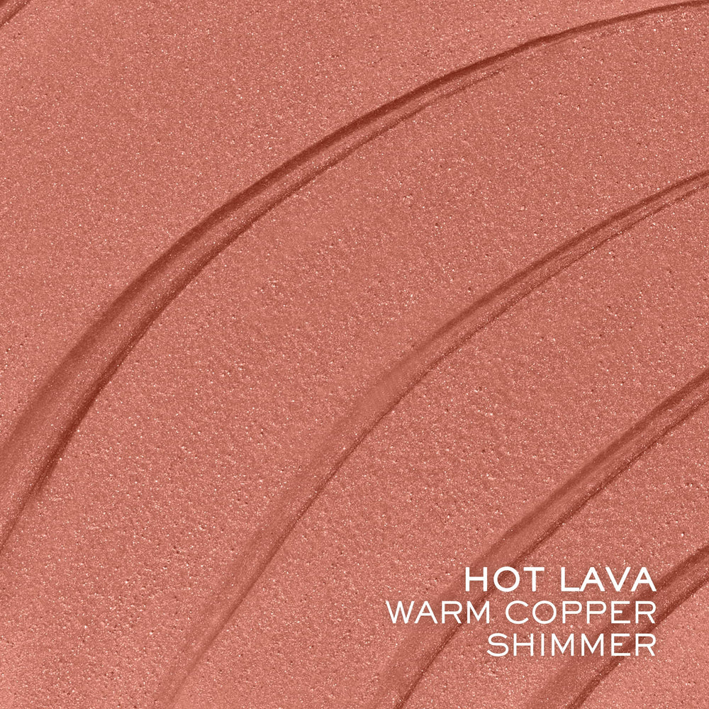Lancôme Idôle Tint flat-applicator on eyelids providing seamless eyeshadow application