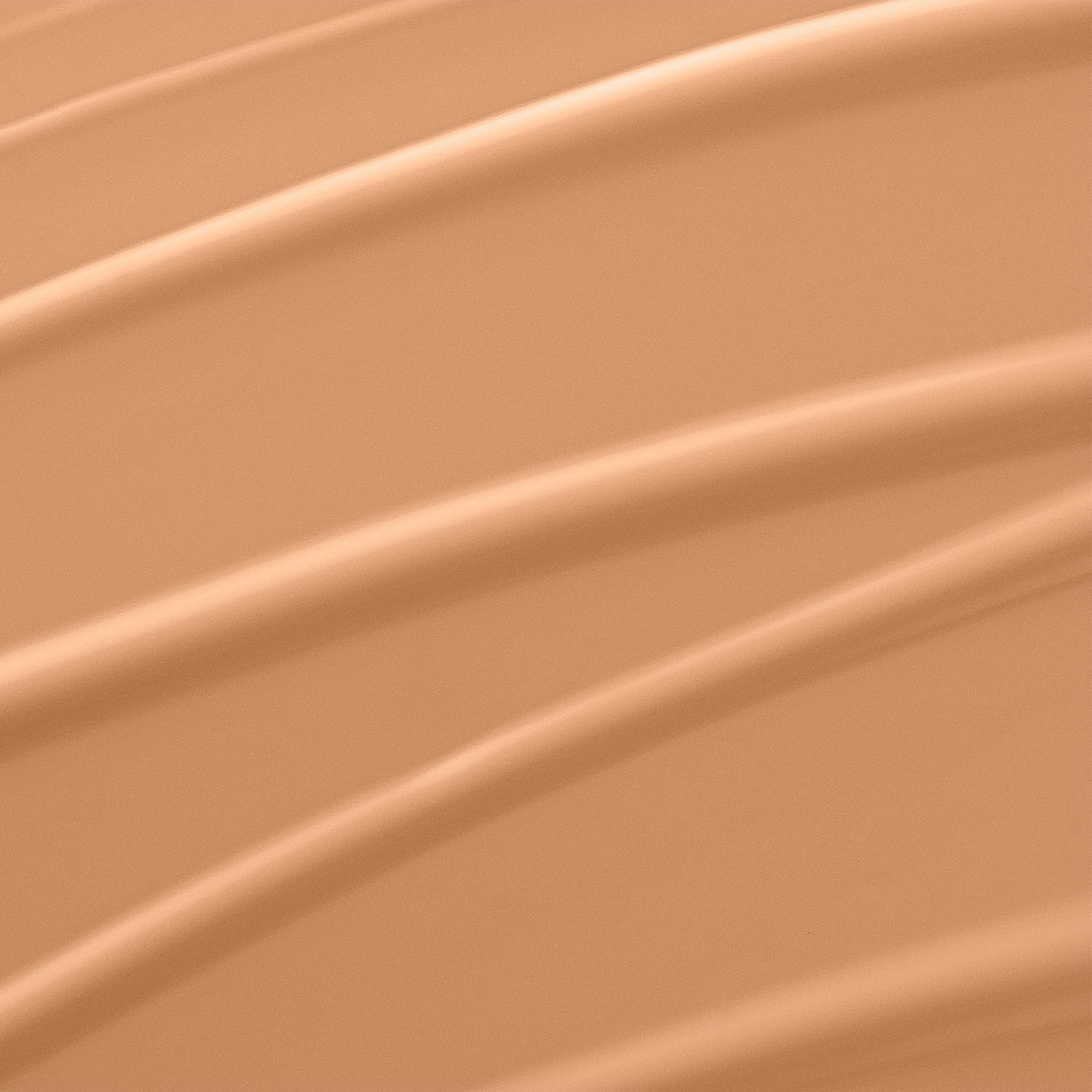 Lancôme Renergie Lift foundation swatch on skin demonstrates even tone and radiant finish.