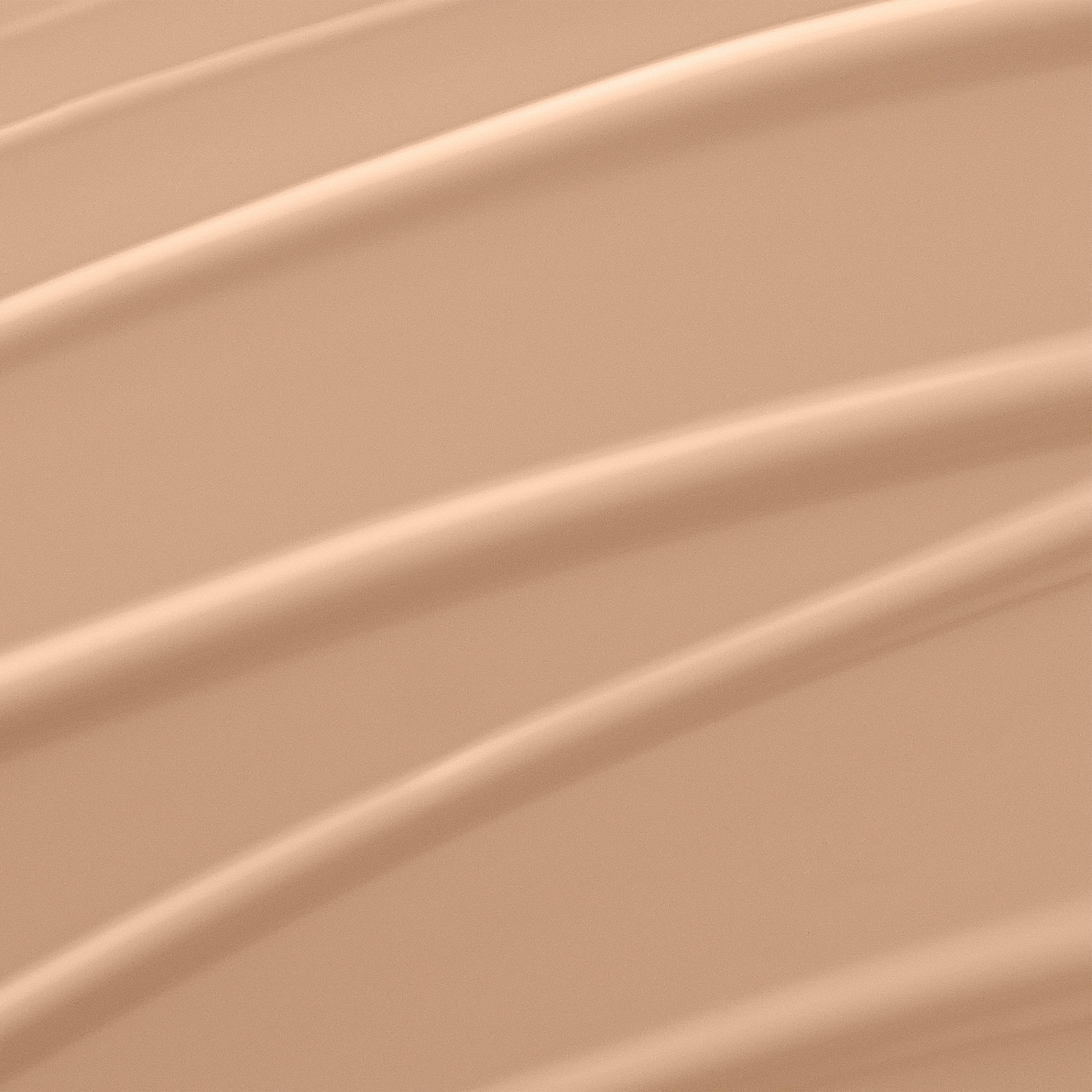 Lancôme Renergie Lift makeup texture close-up reveals creamy, blendable coverage