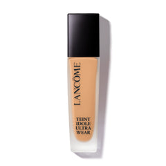 Lancôme Teint Idole Ultra Wear bottle closeup showing natural matte finish and long wear.