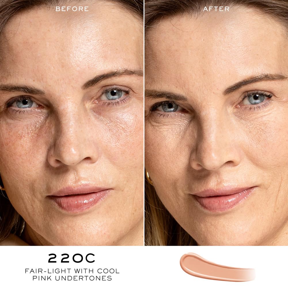 Lancôme Teint Idole Ultra Wear concealer diamond-shaped applicator enables versatile concealment.