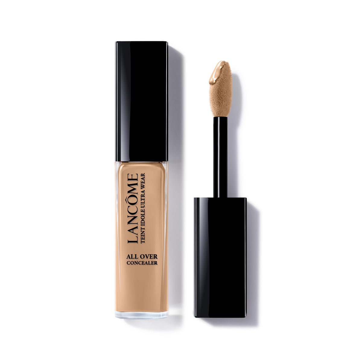 Lancôme Teint Idole Ultra Wear concealer bottle close-up for smooth hydration.