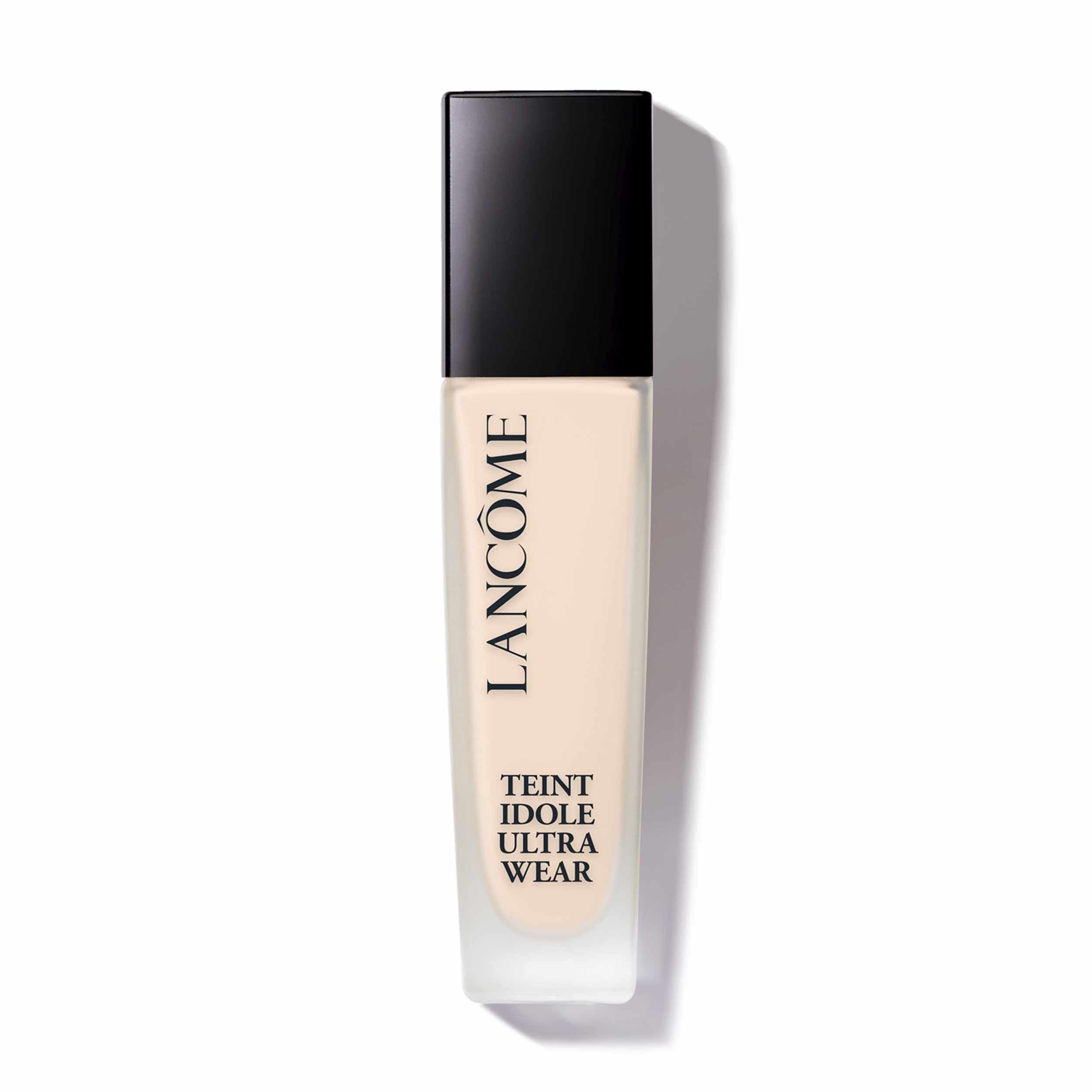 Lancôme Teint Idole Ultra Wear bottle closeup showing natural matte longwear finish.