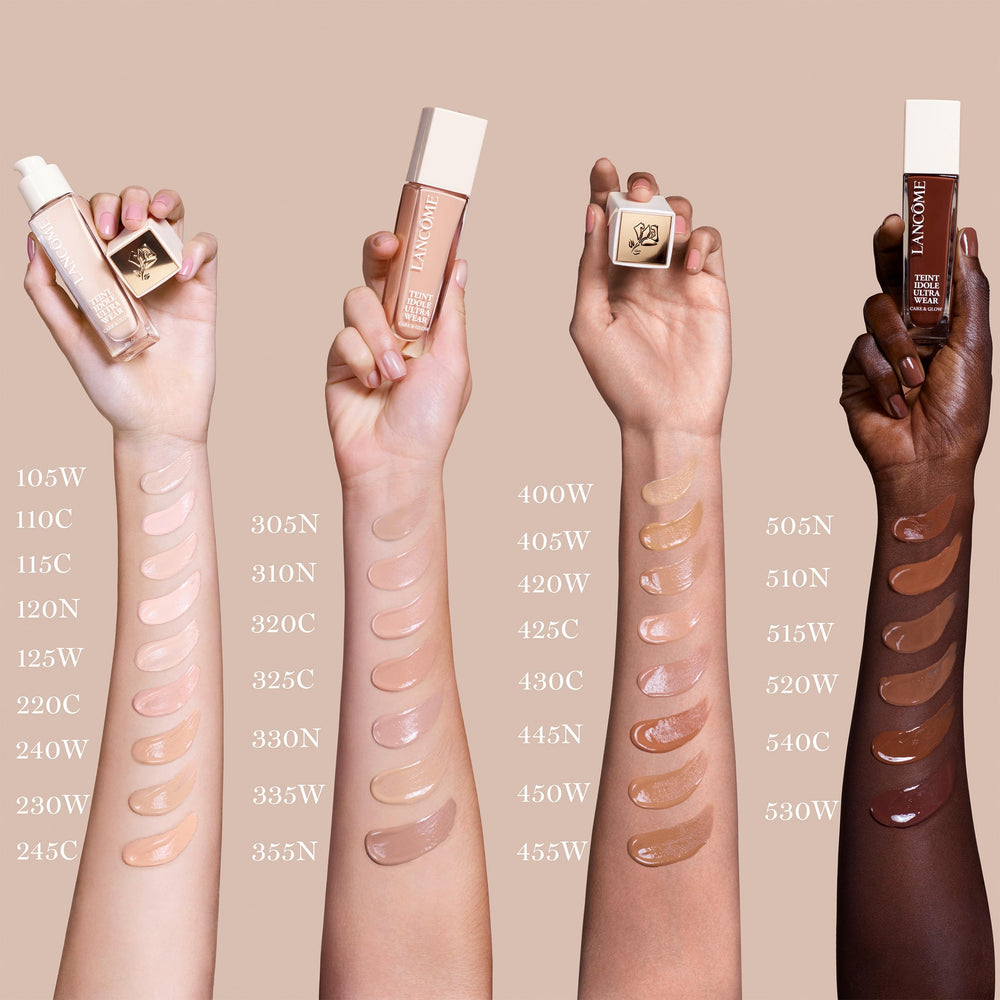 Lancôme Teint Idole Ultra Wear texture being applied for easy blend