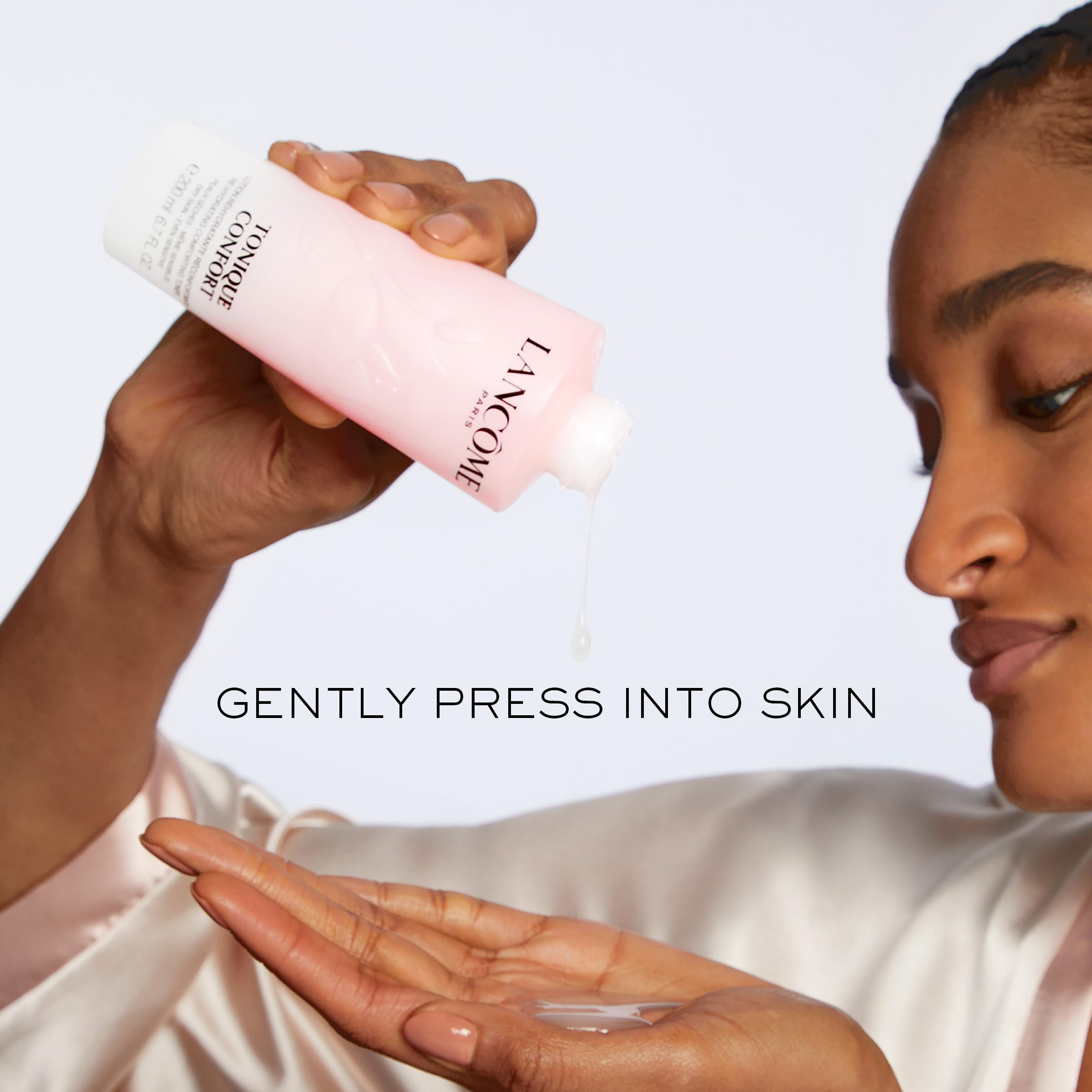 Lancôme Tonique Confort bottle with light reflection emphasizes long-lasting hydration.