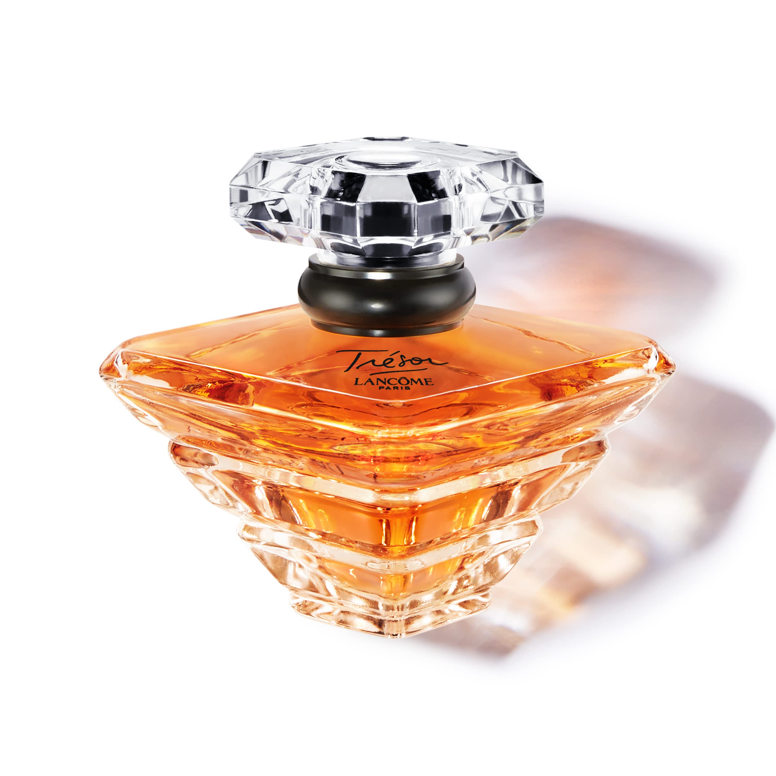 Lancôme Trésor bottle with golden juice for elegant everyday wear.