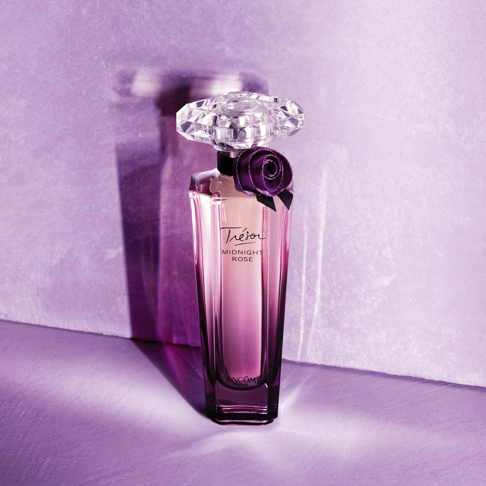 Lancôme Trésor Midnight EDP packaging box for special-occasion gifting.