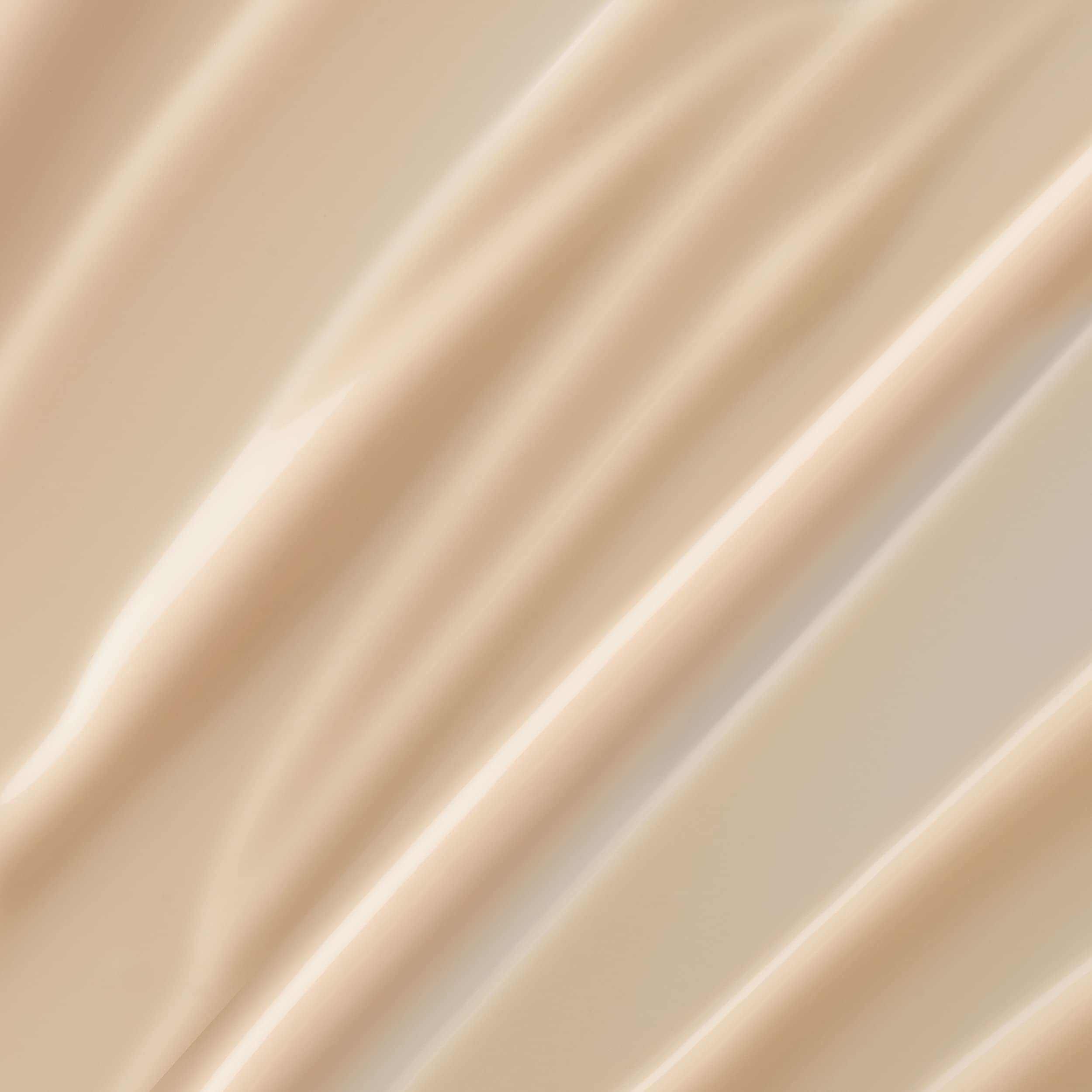 Lancôme Trésor scented body lotion texture close-up highlights silky finish for daily moisture
