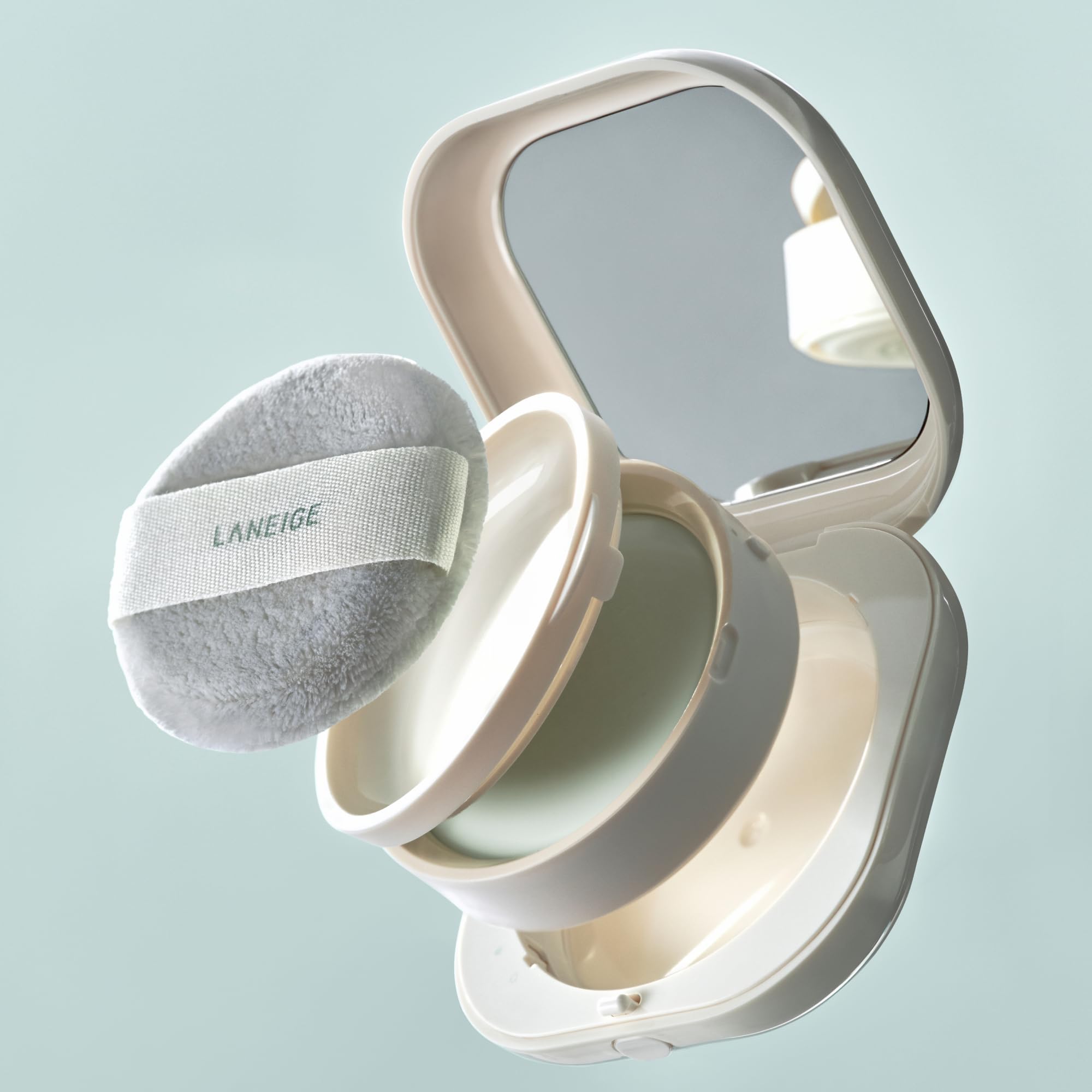 LANEIGE Neo Blurring Powder licorice extract for balanced shine.