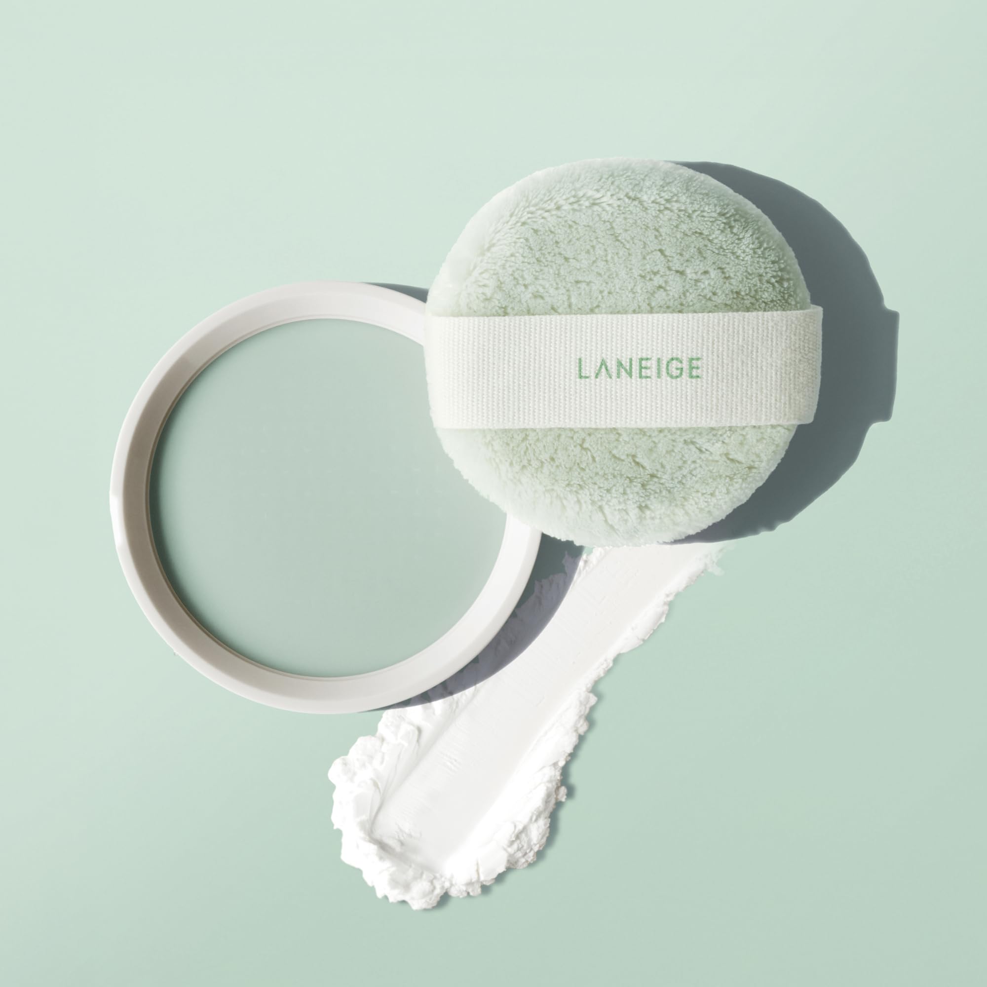 LANEIGE Neo Blurring Powder oil absorption action reduces shine on skin.