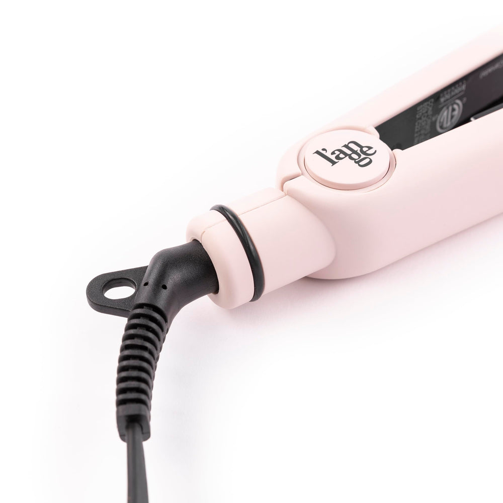 L'ANGE HAIR Aplatir 9-foot swivel cord enables flexible maneuverability during sessions.