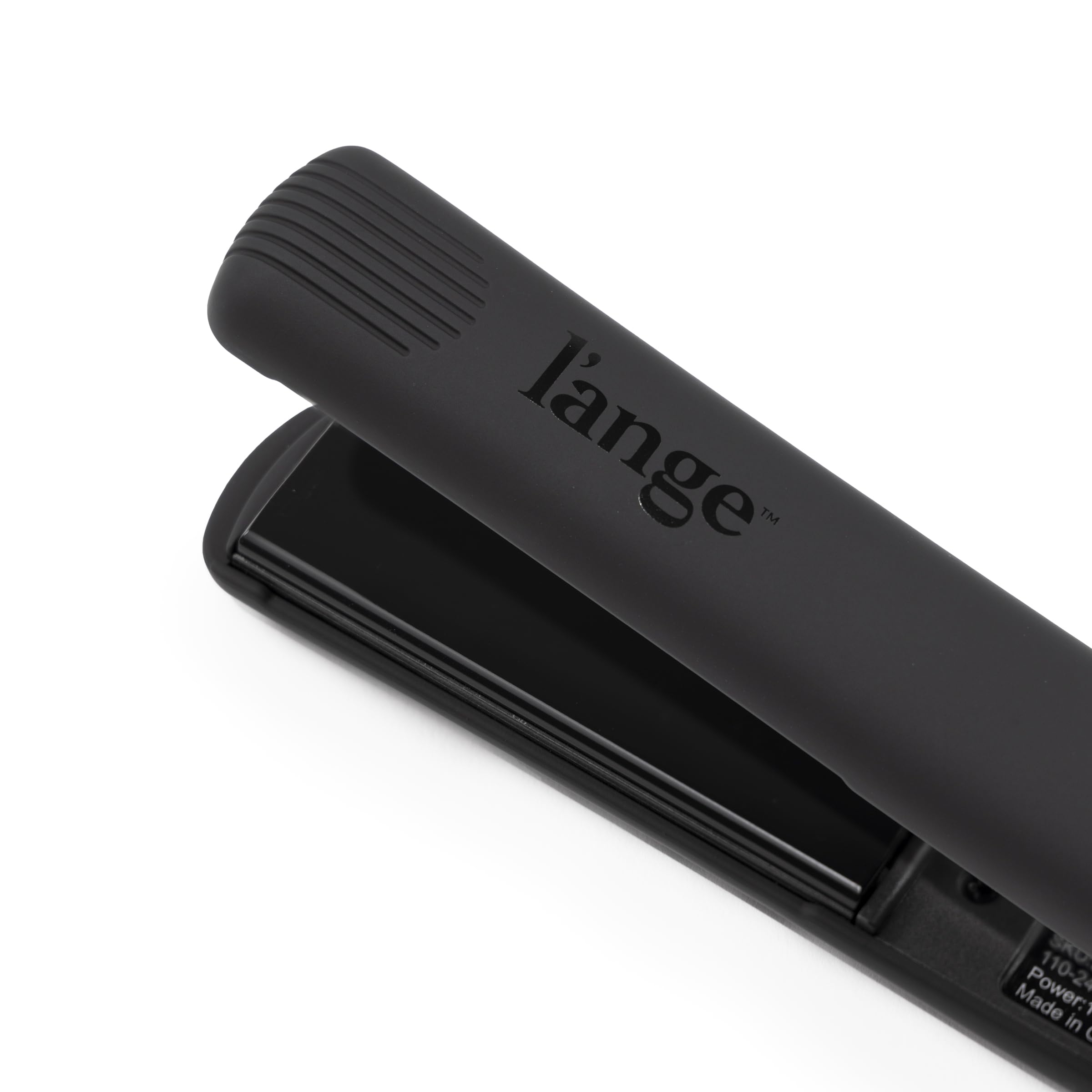 L'ANGE HAIR Aplatir 9-foot swivel-cord offers flexible styling reach.