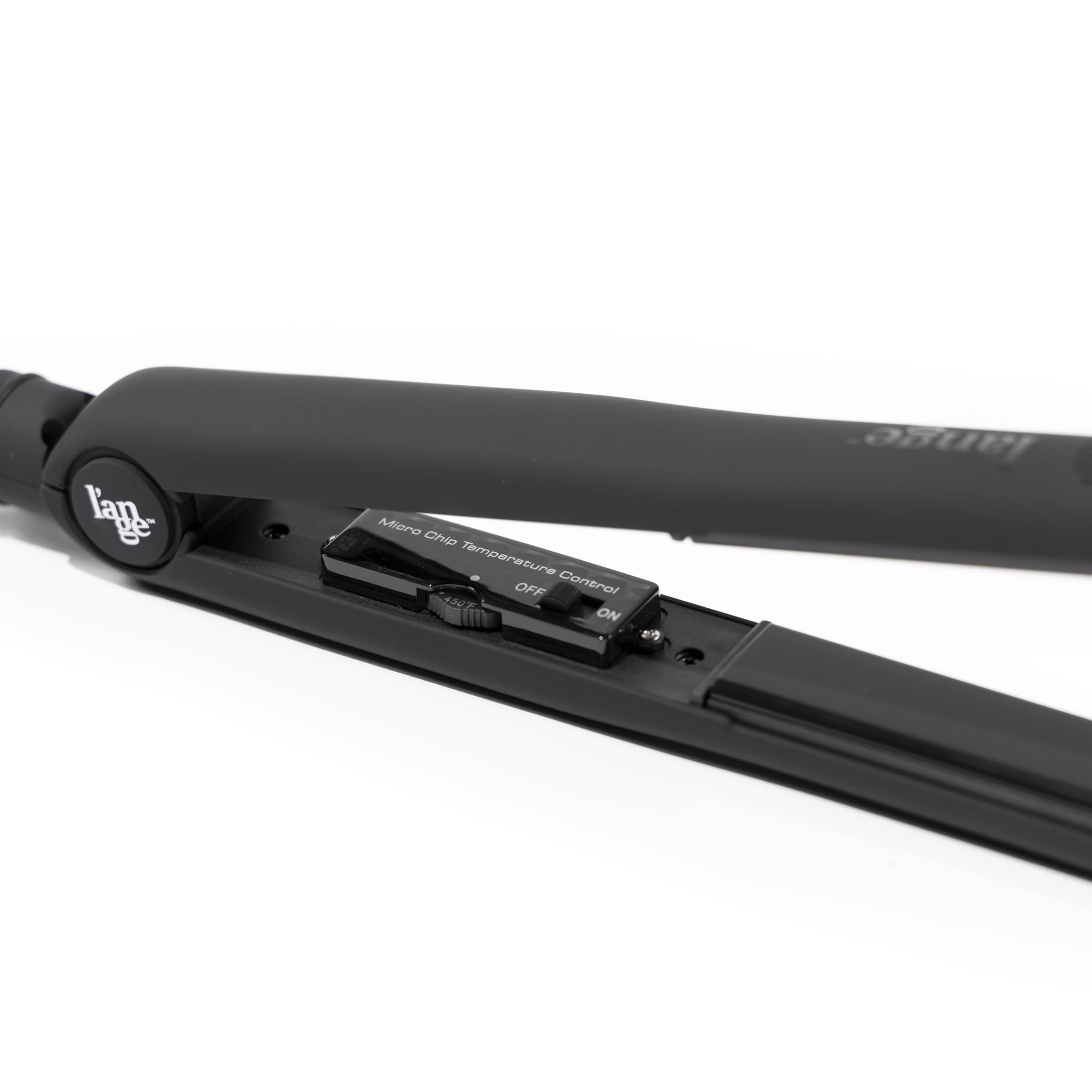 L'ANGE HAIR Aplatir dual-voltage feature supports international travel.
